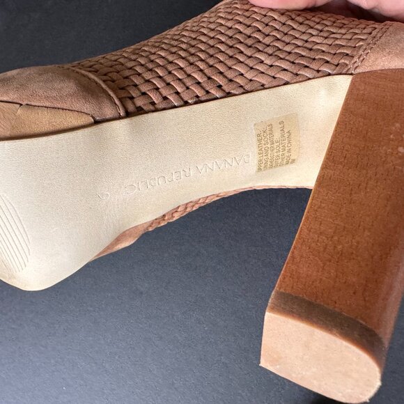 Banana Republic Tan Brown Woven Suede Peep Toe Ankle Bootie Heels Size 6 - Picture 14 of 15